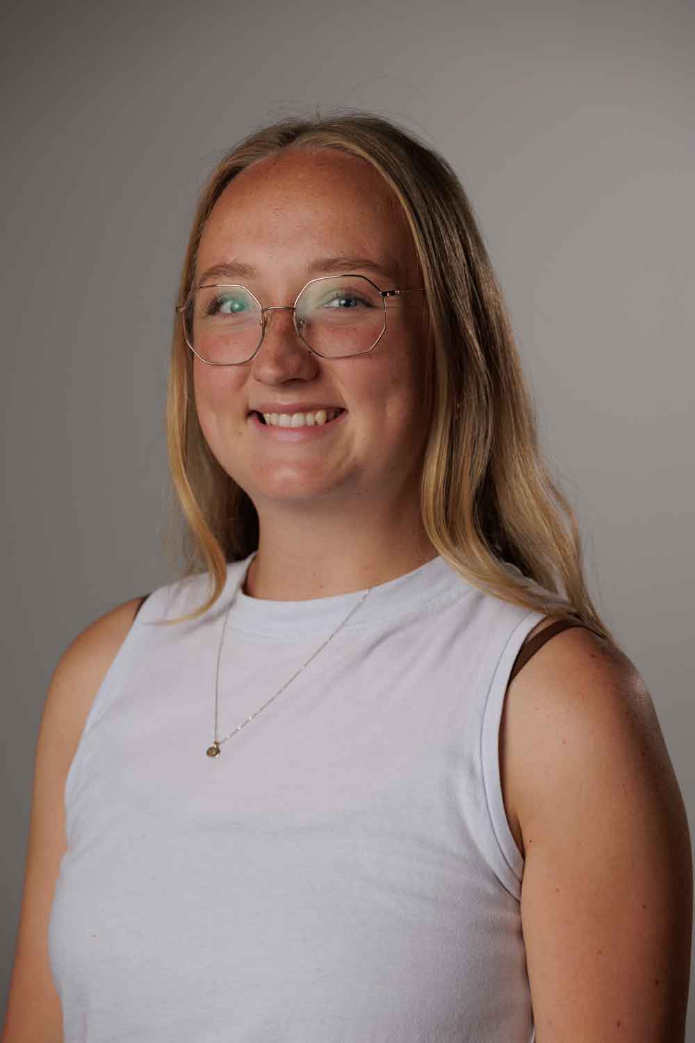 Profile Picture: 300w x 400h