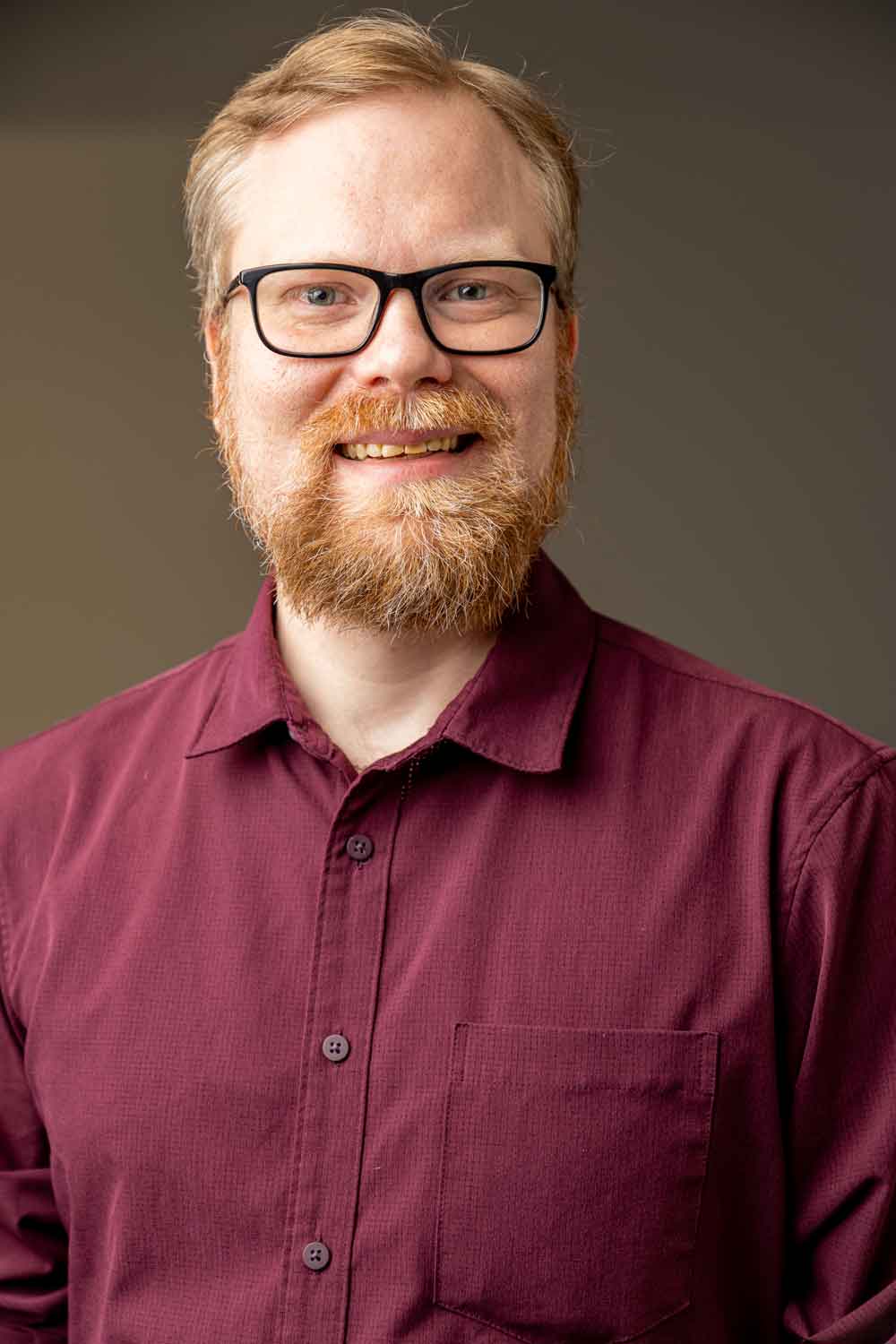 Profile Picture: 300w x 400h