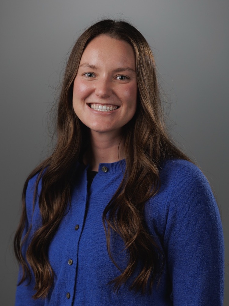 Profile Picture: 300w x 400h