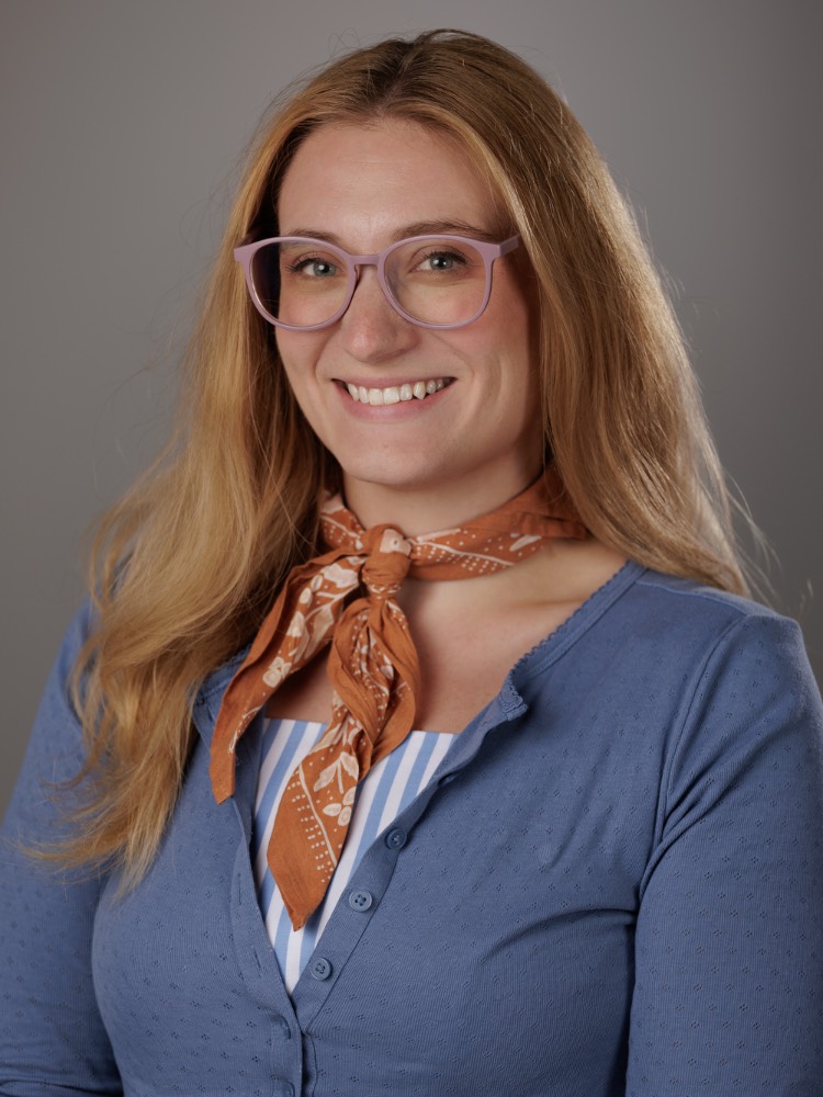 Profile Picture: 300w x 400h