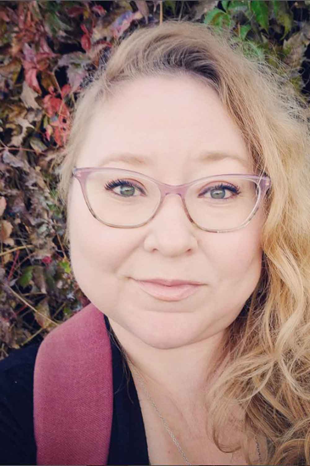 Profile Picture: 300w x 400h