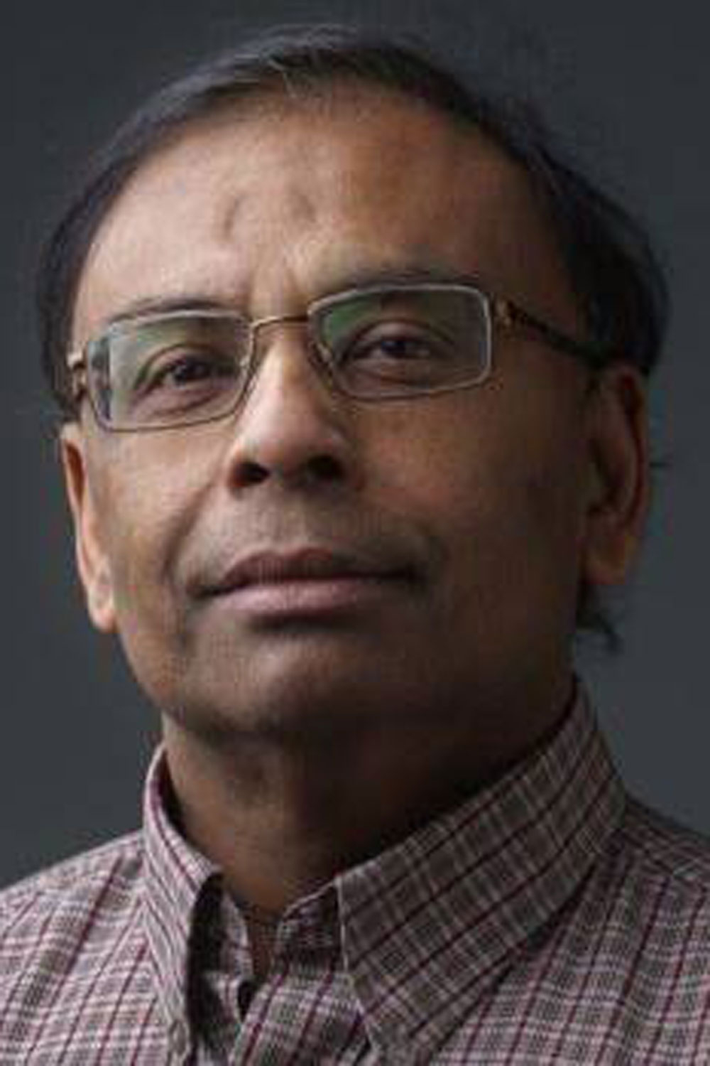 Profile Picture: 300w x 400h