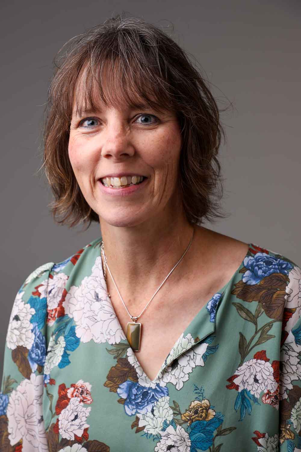 Profile Picture: 300w x 400h